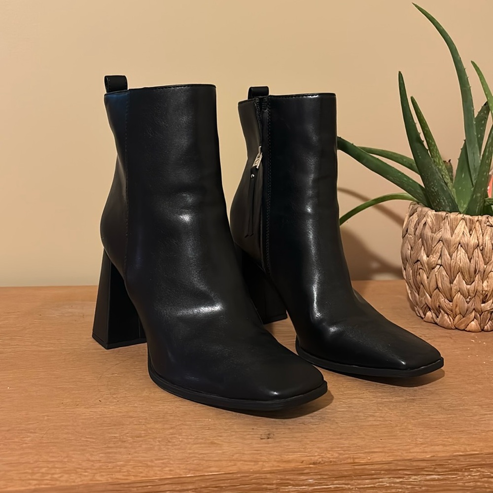 Sam Edelman • 90s Square Toe Chunky Block Heel